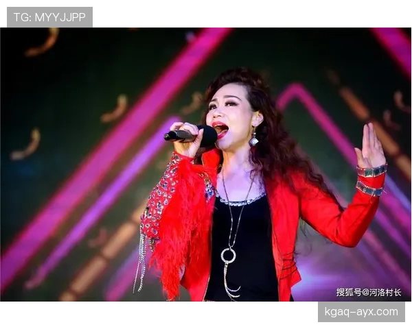 娜奥米大阪今天穿得像去摇滚演唱会，谁能想到球场上她那么钢铁呢？