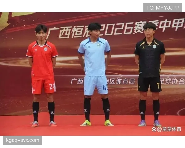 颜骏凌这生活节奏也太逆天了吧，一边维修豪车一边养花，和赛场上根本两个人！